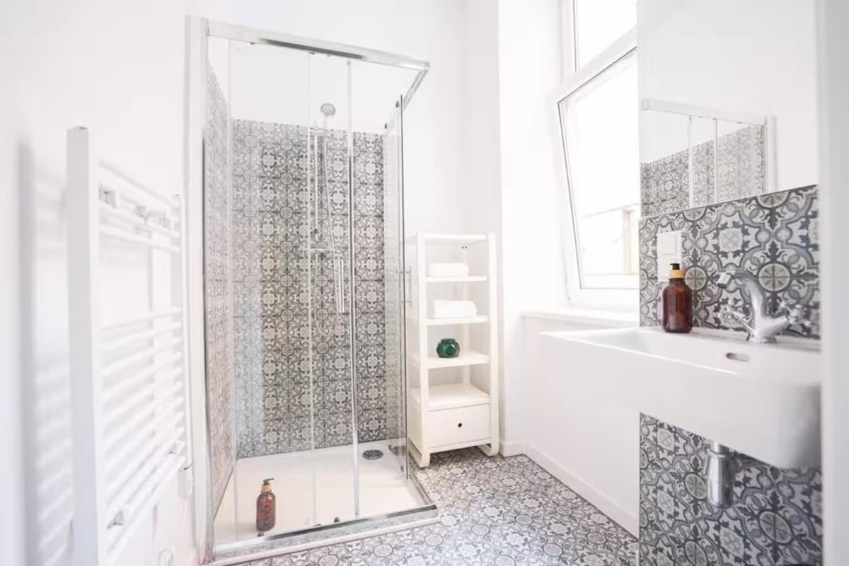 8 Minutes To Inner I 5 Min Walk To Metro I Wifi Apartment Wien