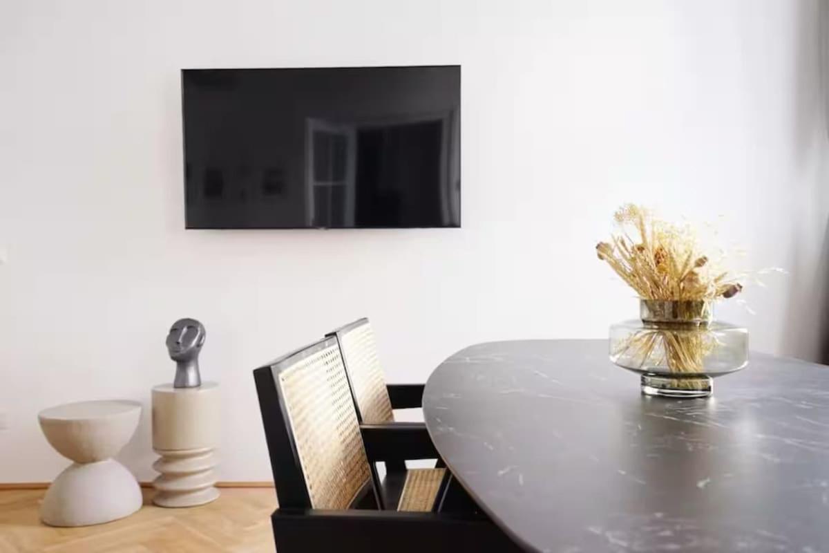 8 Minutes To Inner I 5 Min Walk To Metro I Wifi Apartment Wien