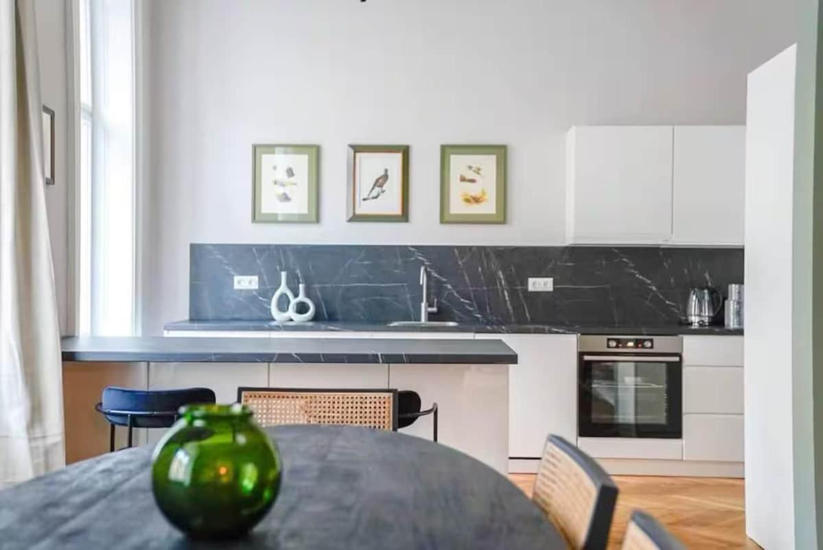 8 Minutes To Inner I 5 Min Walk To Metro I Wifi * Wien