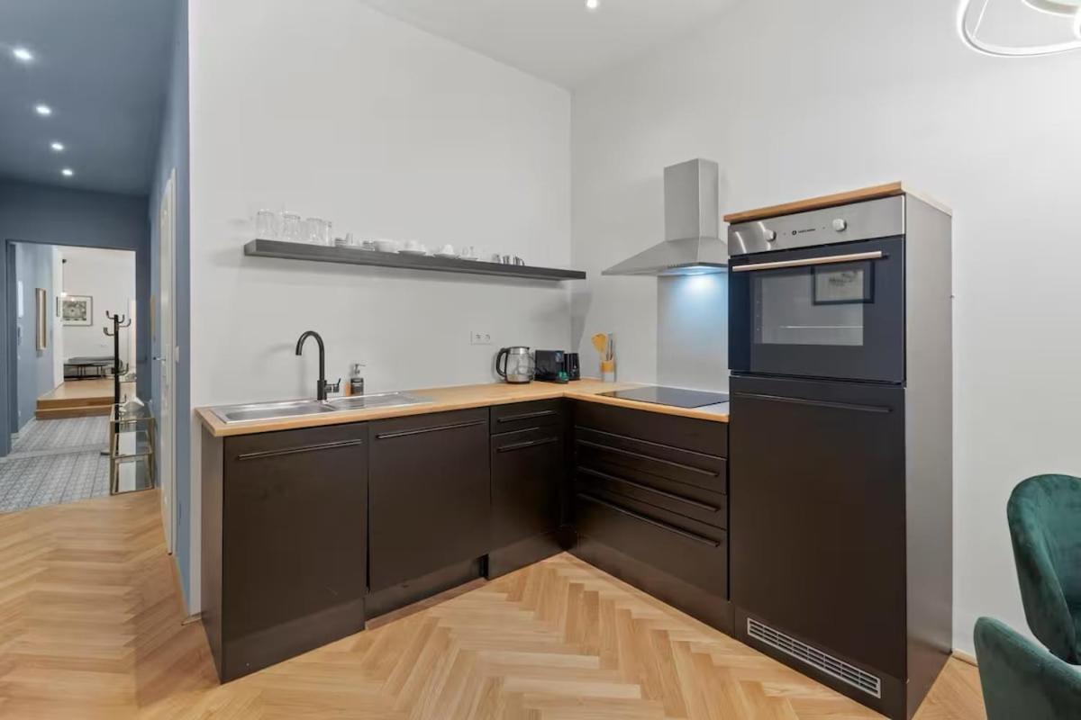 8 Minutes To Inner I 5 Min Walk To Metro I Wifi * Wien